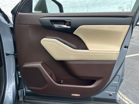 Certified 2020 Toyota Highlander XLE image 10