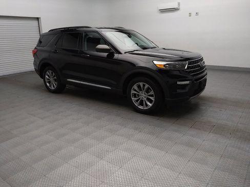 Used 2022 Ford Explorer XLT w/ Equipment Group 202A AWD/4WD image 11