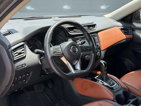 Used 2019 Nissan Rogue SL w/ Premium Package FWD image 4