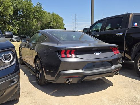 Used 2024 Ford Mustang Coupe RWD image 4