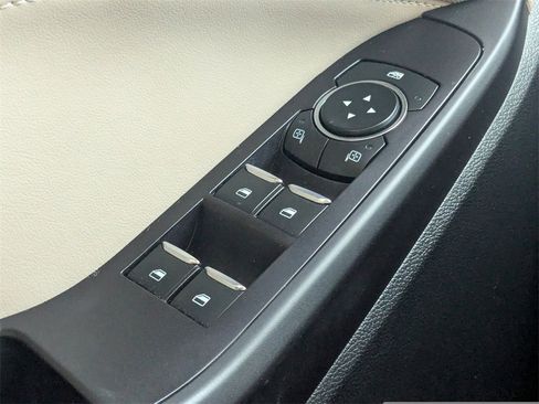 Used 2020 Ford Explorer XLT image 27