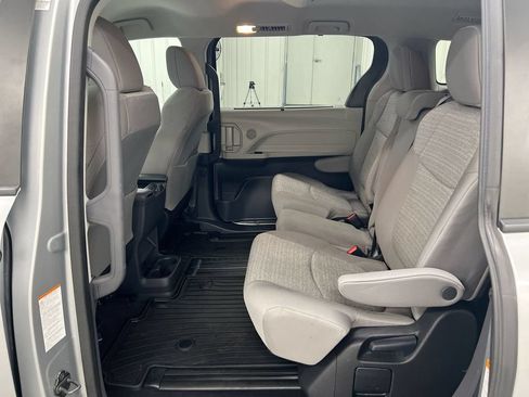 Used 2023 Toyota Sienna LE FWD image 22
