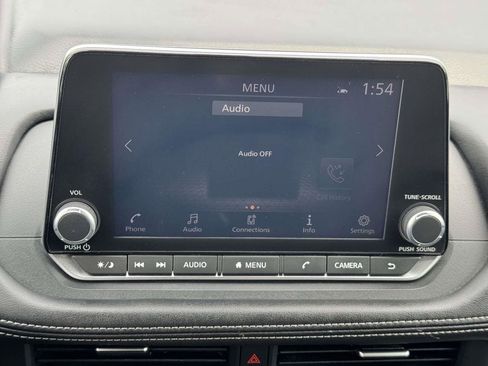 Used 2024 Nissan Rogue SV FWD image 3