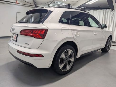 Used 2020 Audi Q5 2.0T Premium w/ Titanium Sport Package image 3
