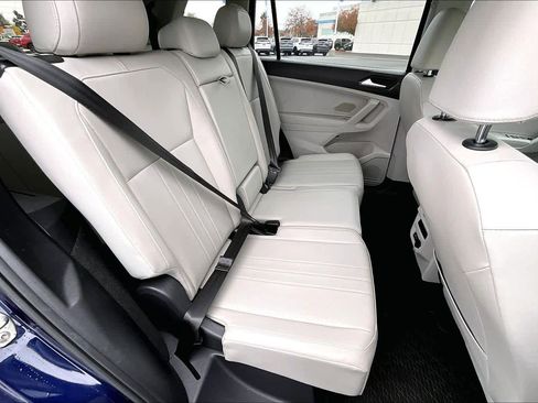 Used 2022 Volkswagen Tiguan SE image 38