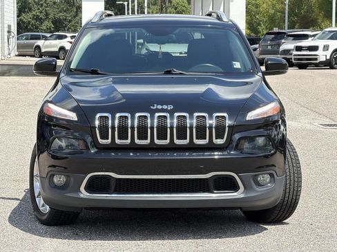 Used 2017 Jeep Cherokee Limited FWD image 2