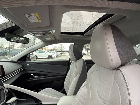 Used 2023 Hyundai Elantra Limited image 21