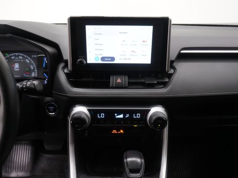 Used 2024 Toyota RAV4 XLE AWD/4WD image 17