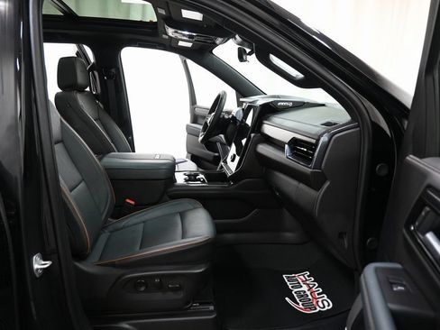 Used 2025 GMC Yukon XL AT4 w/ AT4 Premium Package AWD/4WD image 7