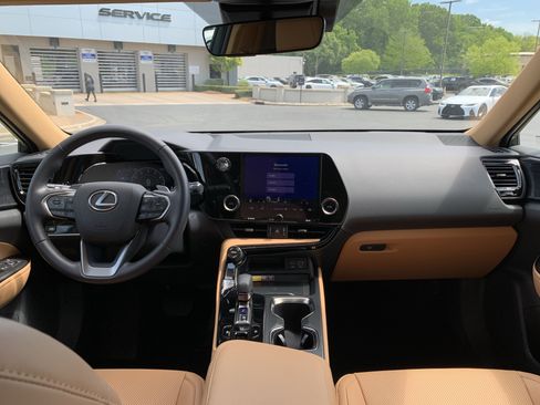 Used 2025 Lexus NX 250 FWD w/ Towing Package (2000 Lbs) image 30