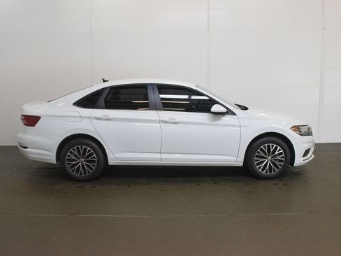 Used 2021 Volkswagen Jetta SE FWD image 3
