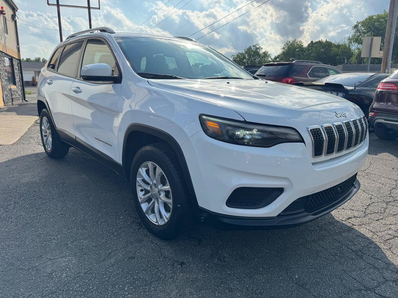 Used 2021 Jeep Cherokee Latitude AWD/4WD image 7