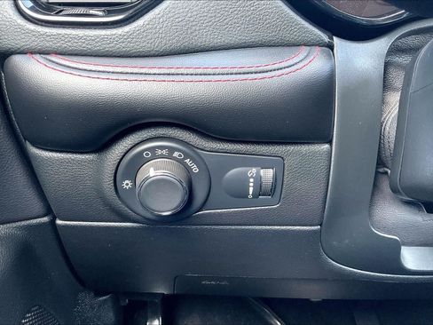 Used 2025 Dodge Durango GT AWD/4WD image 34