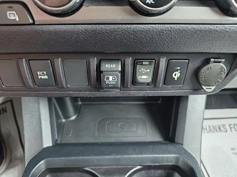 Used 2018 Toyota Tacoma TRD Off-Road AWD/4WD image 27