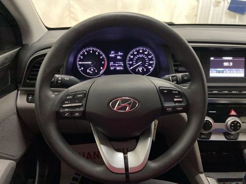 Used 2019 Hyundai Elantra SE image 38