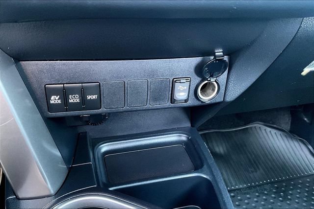 Used 2018 Toyota RAV4 XLE AWD/4WD image 14