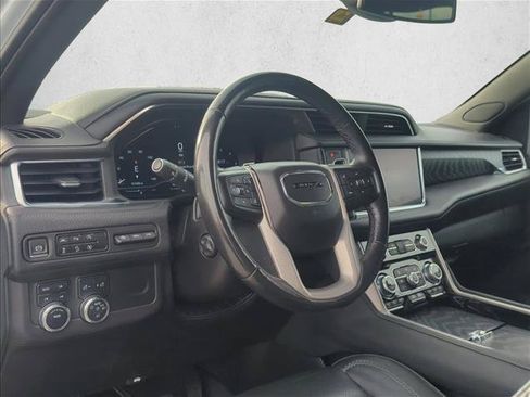 Used 2023 GMC Yukon XL Denali AWD/4WD image 9