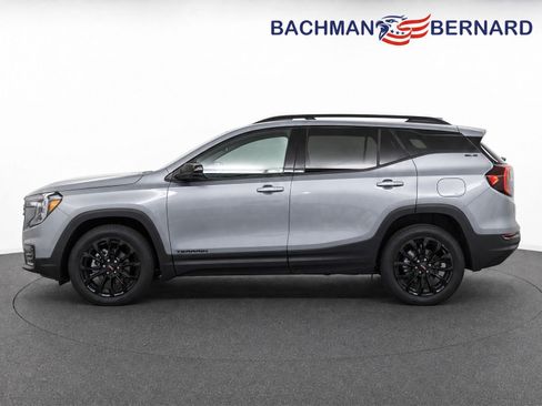 Used 2023 GMC Terrain SLE w/ Elevation Edition AWD/4WD image 4