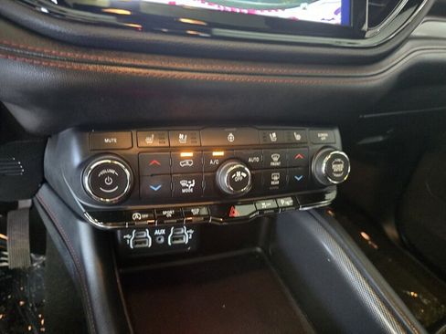 Used 2024 Dodge Durango GT AWD/4WD image 32