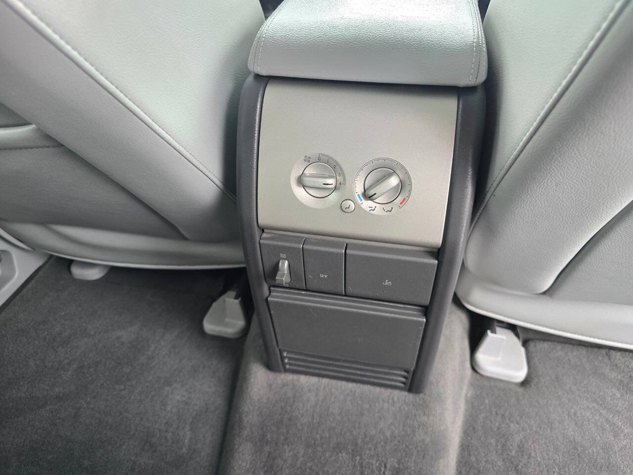 Used 2005 Lincoln Aviator AWD image 37