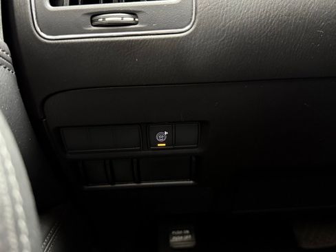 Used 2021 Nissan Armada SV AWD/4WD image 39