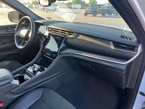 Used 2024 Jeep Grand Cherokee L Altitude RWD image 14