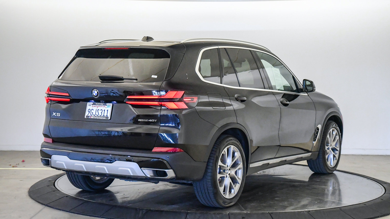 Certified 2024 BMW X5 sDrive40i w/ Parking Assistance Package RWD image 5