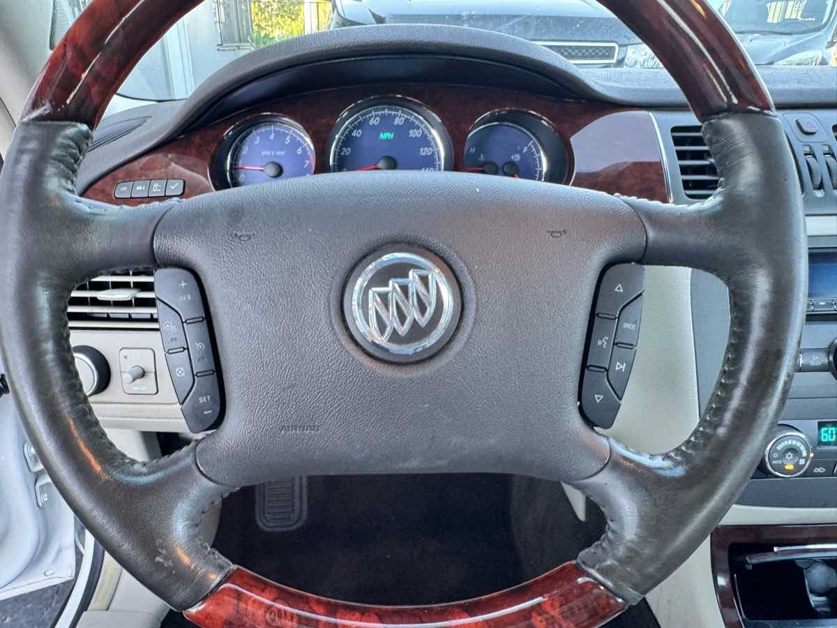 Used 2008 Buick Lucerne CXS FWD image 39