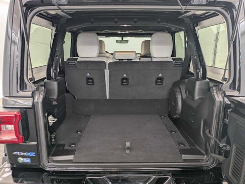 Used 2023 Jeep Wrangler Unlimited Sahara image 34