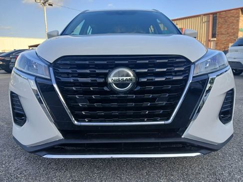 Used 2022 Nissan Kicks SV FWD image 2