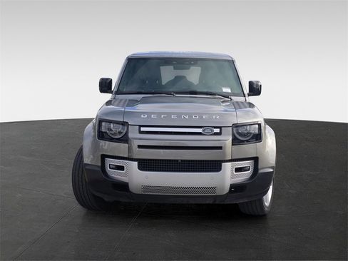 Used 2024 Land Rover Defender 110 SE image 2