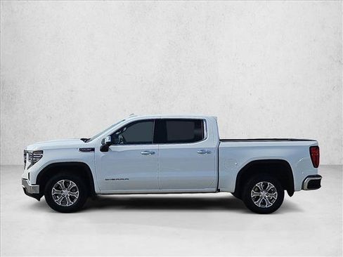 Certified 2025 GMC Sierra 1500 SLT RWD image 9