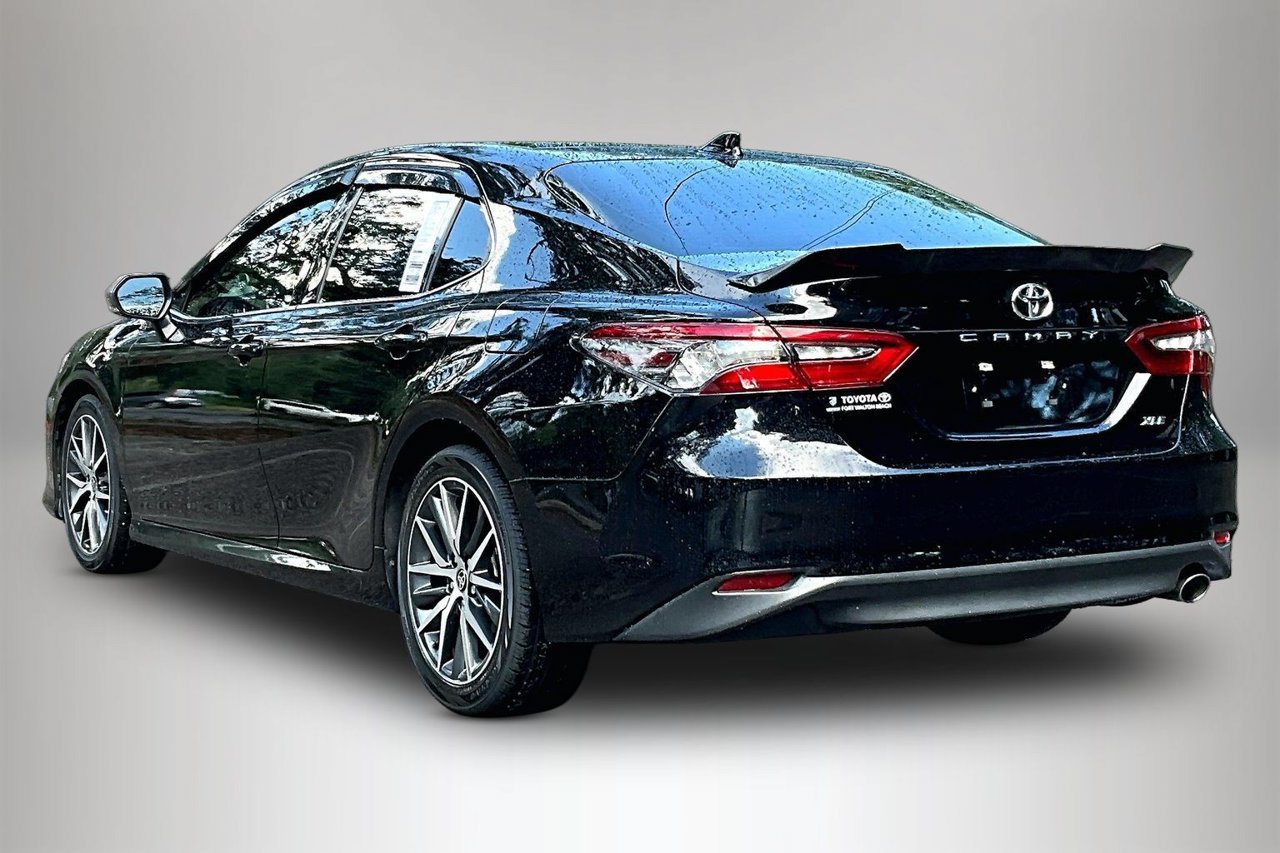 Used 2024 Toyota Camry XLE FWD image 4