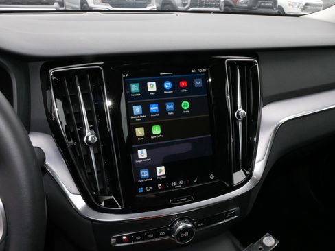 Used 2025 Volvo S60 B5 Core image 22