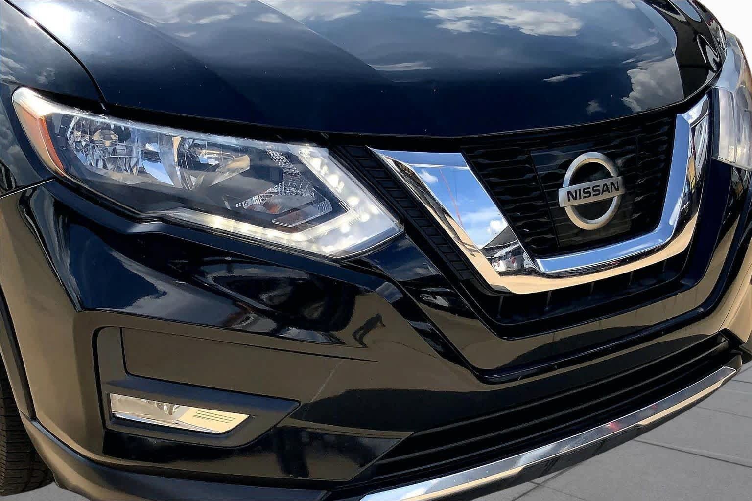 Used 2017 Nissan Rogue SV FWD image 28