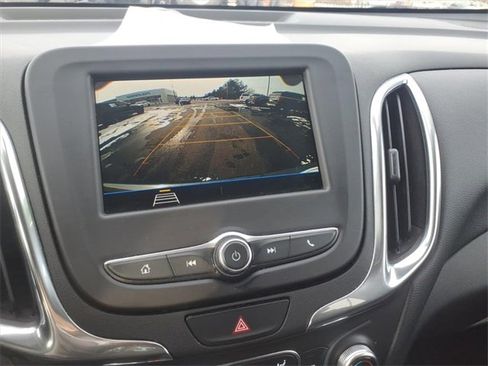 Used 2019 Chevrolet Equinox LT w/ Driver Convenience Package image 17
