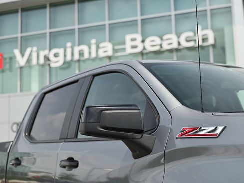 Used 2021 Chevrolet Silverado 1500 LT Trail Boss w/ Convenience Package II AWD/4WD image 4