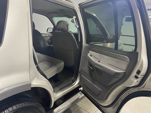 Used 2004 Ford Explorer XLT image 18