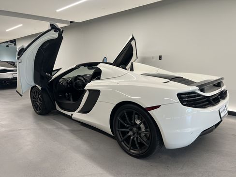 Used 2014 McLaren MP4-12C Spider RWD image 12