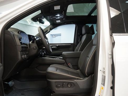 New 2025 Chevrolet Suburban Premier AWD/4WD image 4