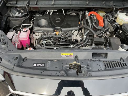 Used 2021 Toyota Highlander XLE image 27