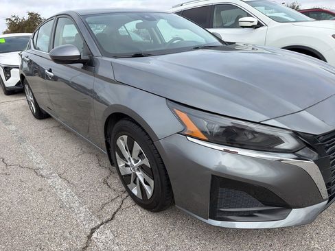 Used 2023 Nissan Altima 2.5 S image 3