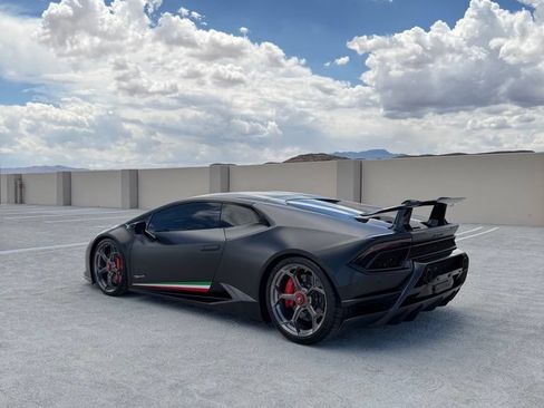 Used 2018 Lamborghini Huracan Performante AWD/4WD image 5