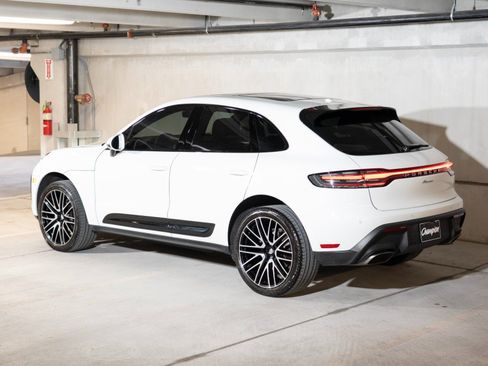 Certified 2024 Porsche Macan AWD/4WD image 3