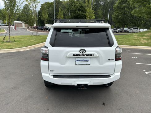 Used 2022 Toyota 4Runner SR5 Premium AWD/4WD image 9