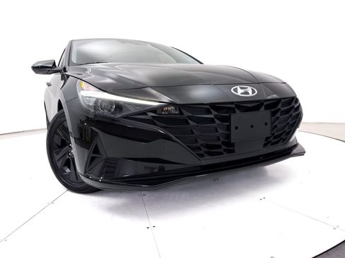 Used 2022 Hyundai Elantra SEL w/ Convenience Package FWD image 5