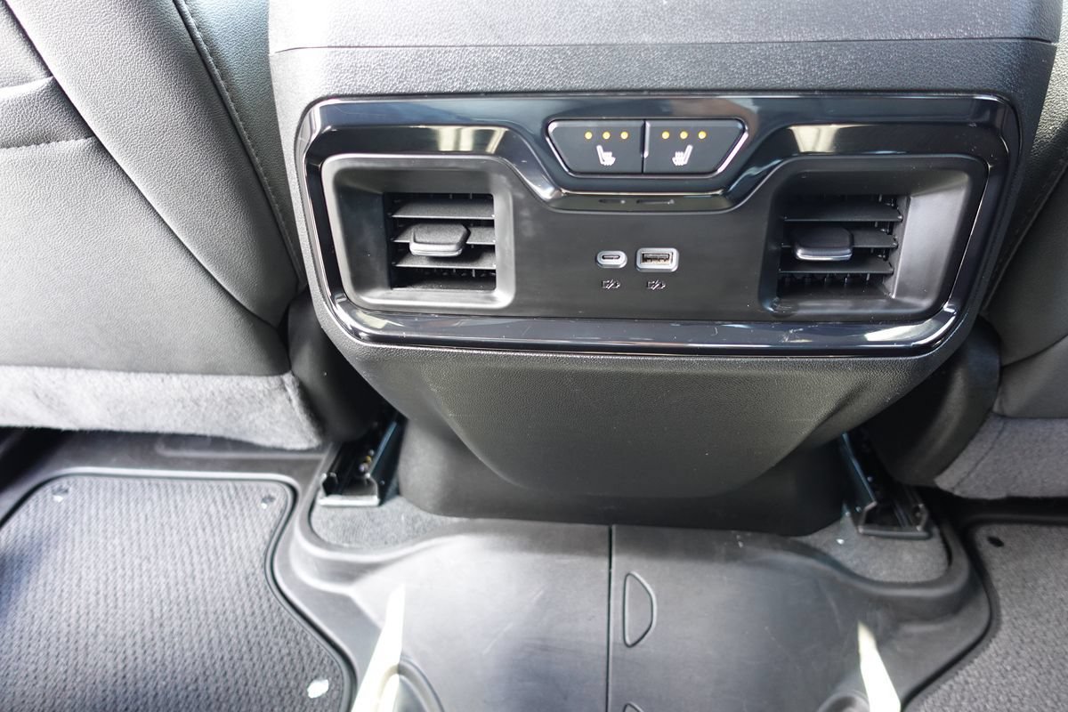 Used 2024 GMC Sierra 1500 AT4 w/ Technology Package AWD/4WD image 46