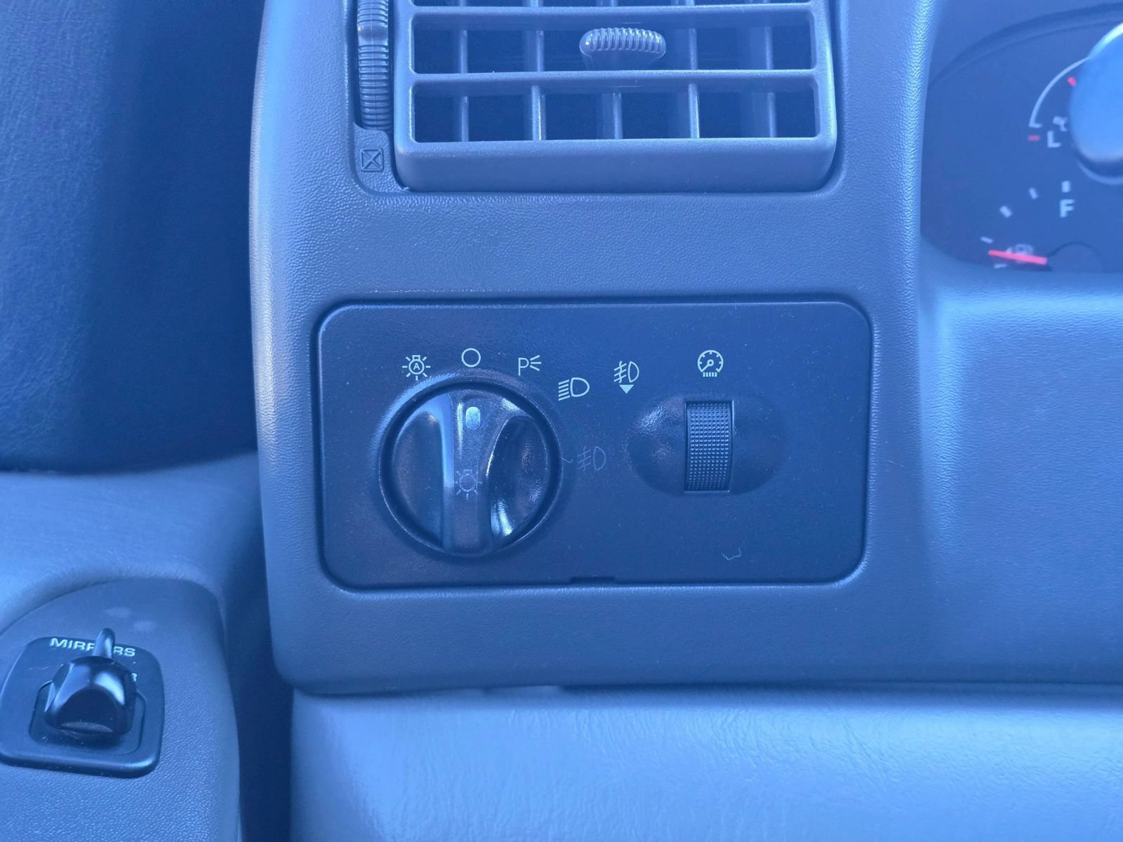 Used 2004 Ford F350 Lariat AWD/4WD image 25