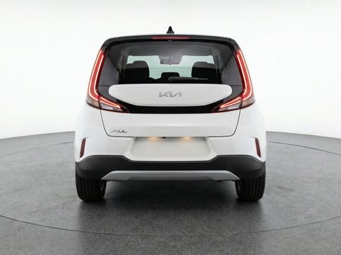 Used 2025 Kia Soul LX w/ LX Technology Package FWD image 7