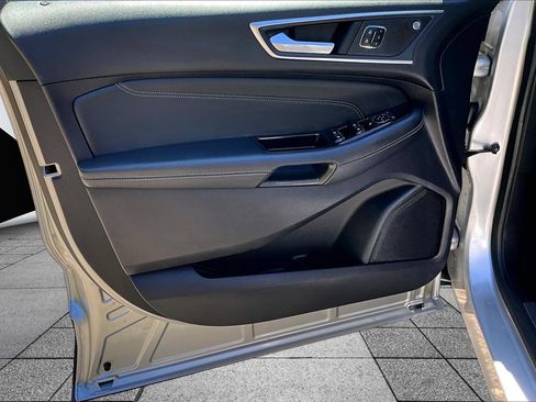 Used 2019 Ford Edge Titanium w/ Equipment Group 301A FWD image 17
